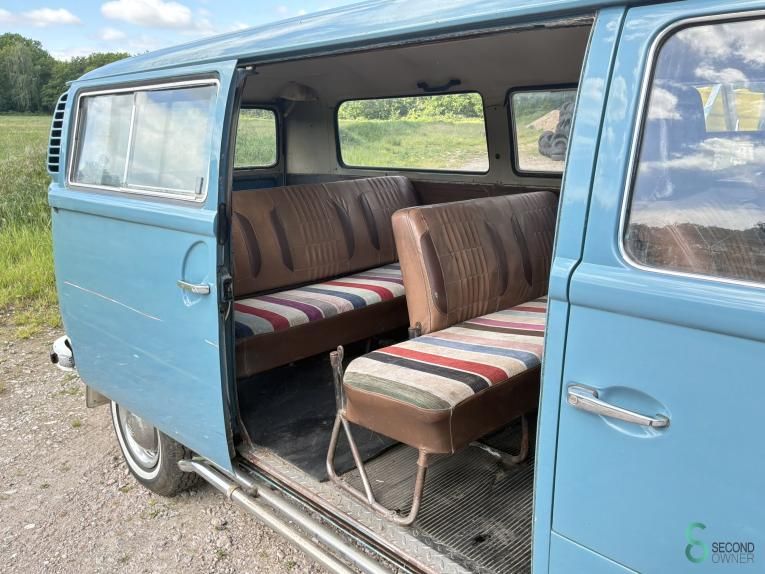 Car's Volkswagen T2 1975