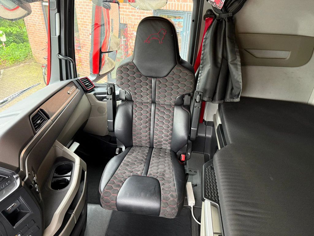 MAN TGX 26.510 6X2X XL Gestuurde voorloopas Lion edition individual, Top condition