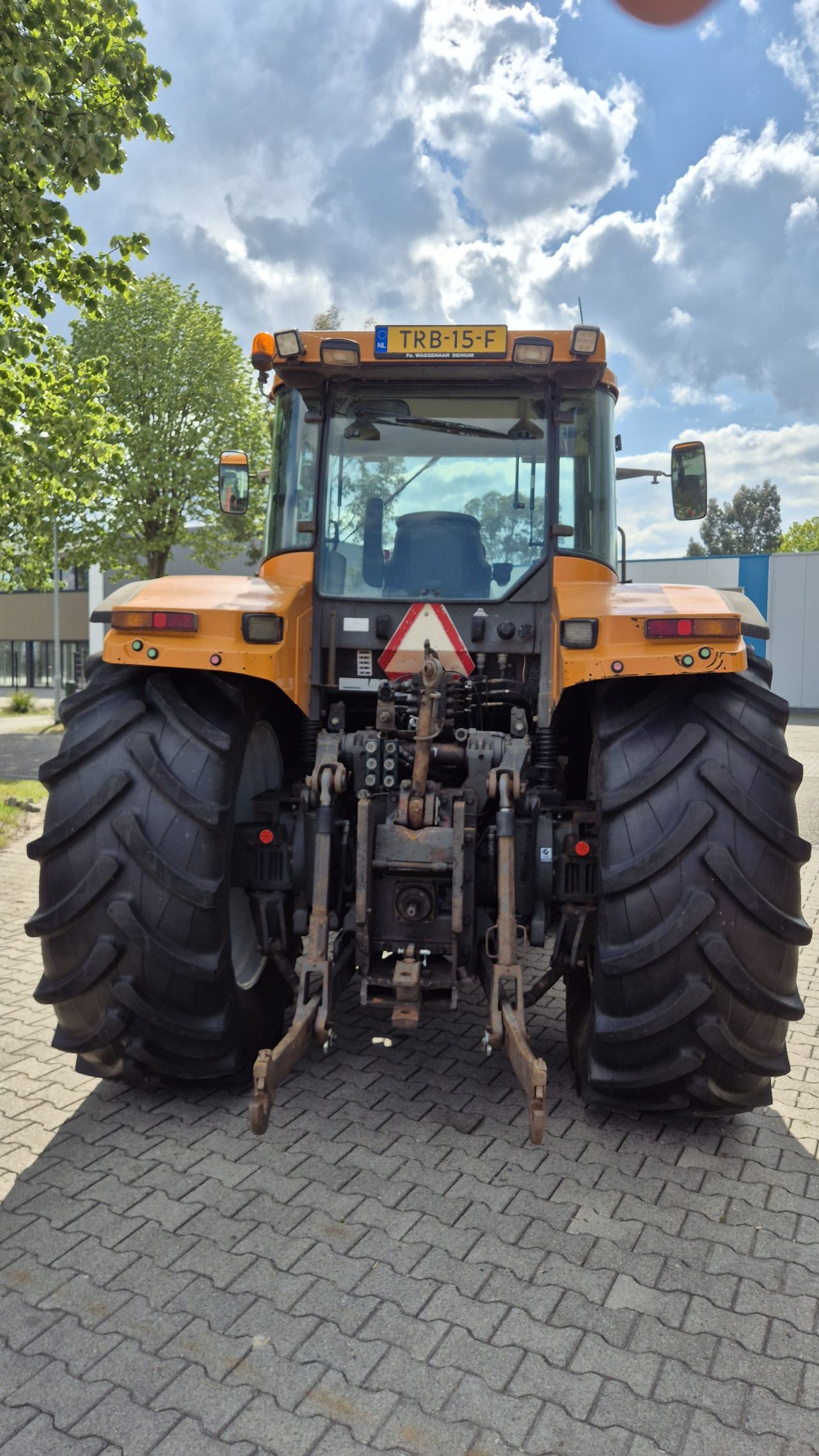 Renault Ares 735 RZ met Fronthef en PTO