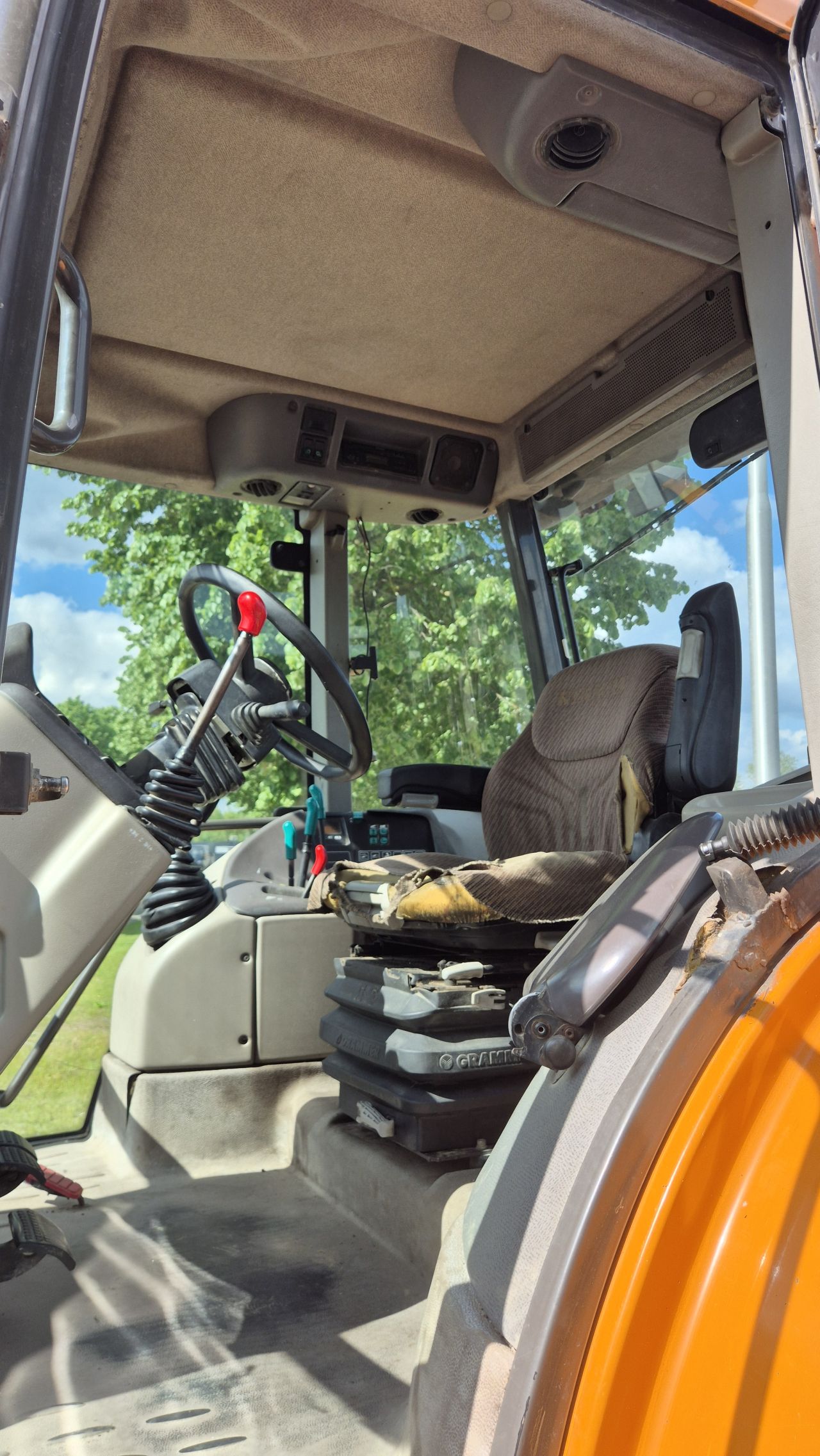 Renault Ares 735 RZ met Fronthef en PTO
