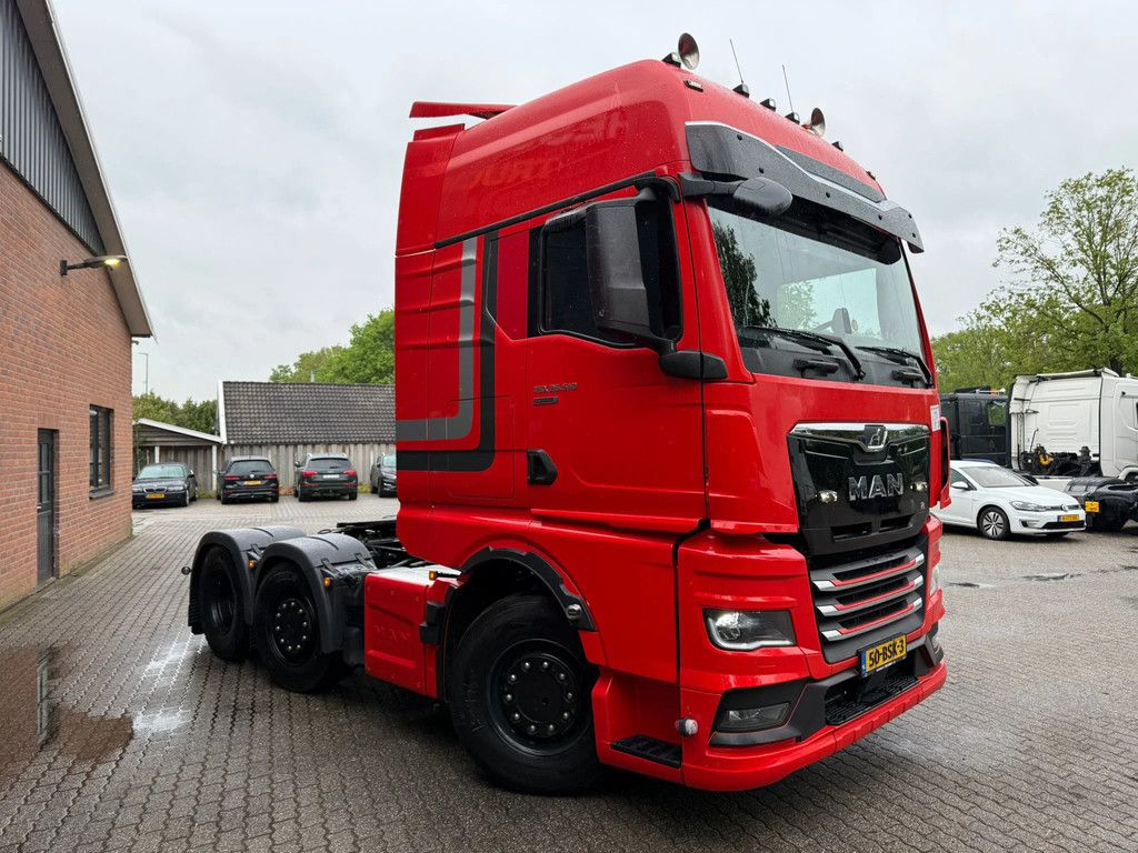 MAN TGX 26.510 6X2X XL Gestuurde voorloopas Lion edition individual, Top condition