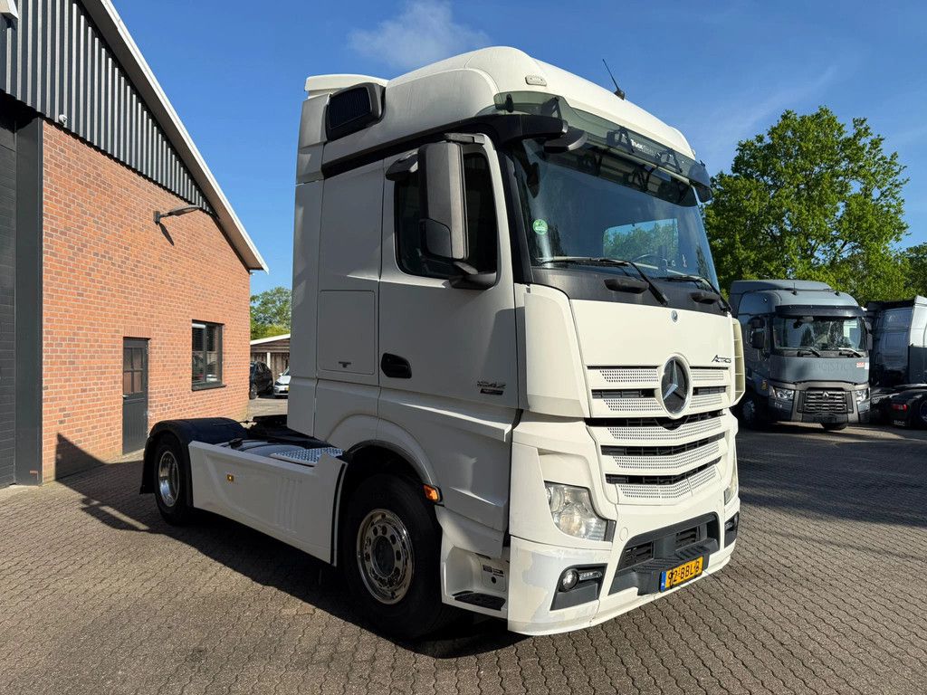 Mercedes-Benz Actros 1842 4x2 Bigspace 2x tank 2 Bedden Koelkast NL Truck