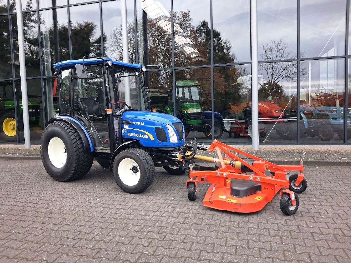 New Holland Boomer 35 + frontmaaier