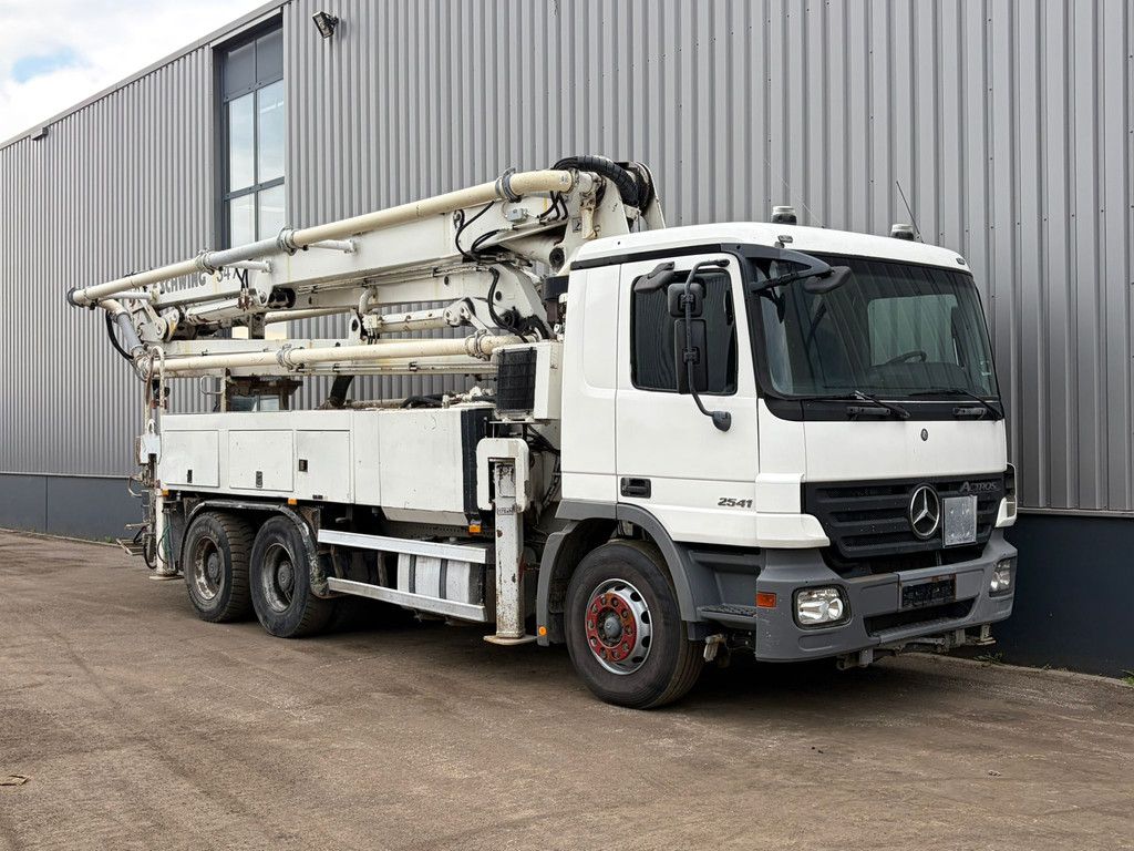 MercedesBenz 2641 Concrete Pump