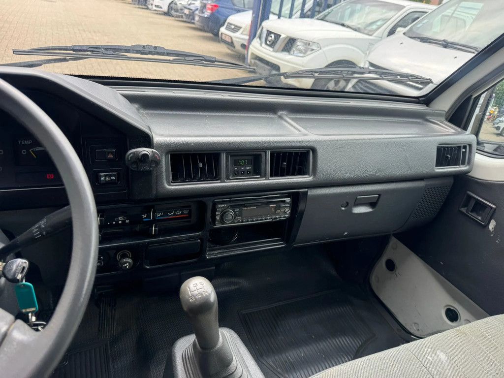 Mitsubishi L 300 **LONG CHASSIS-2X SLIDINGDOOR**
