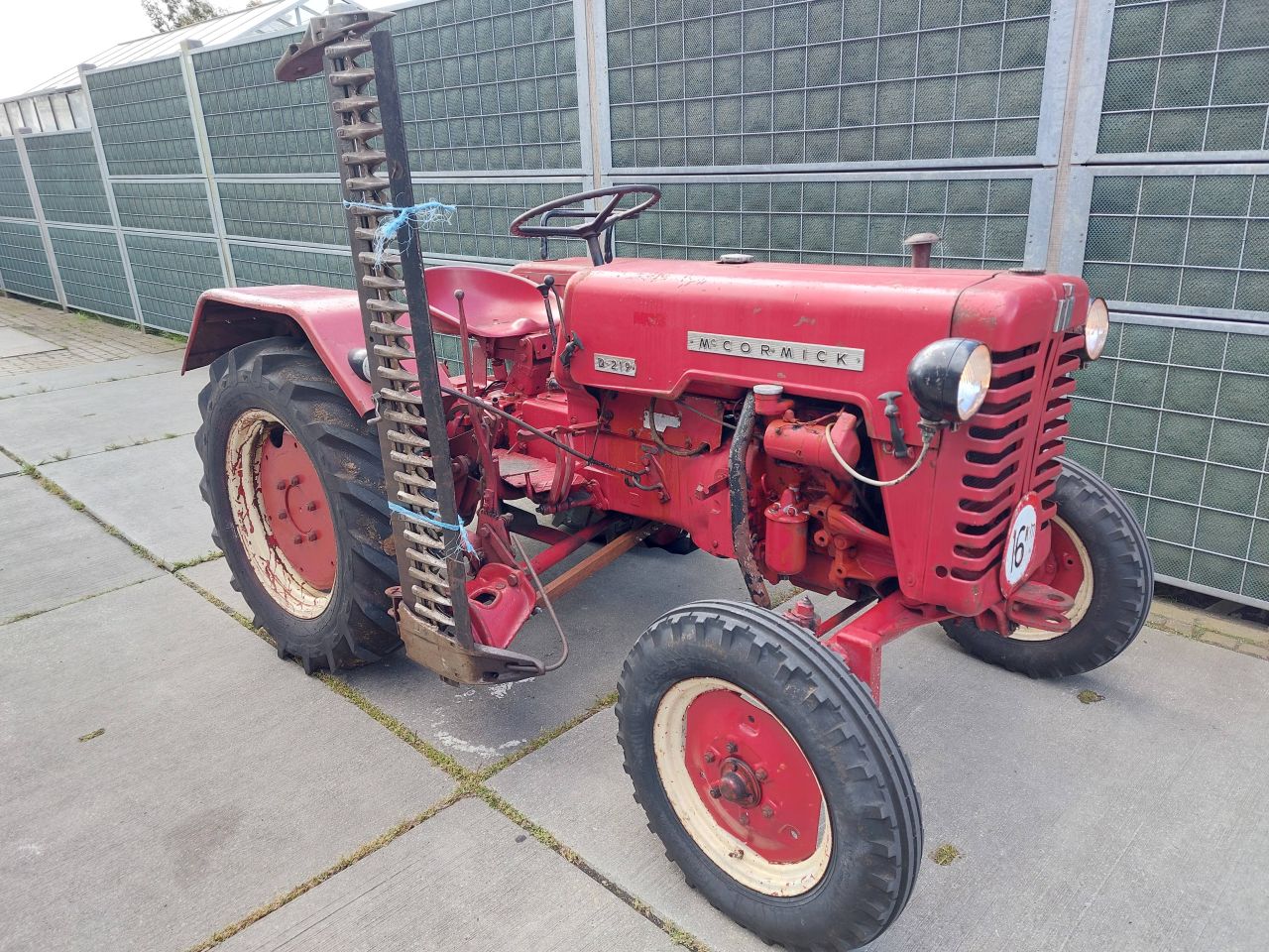 Mc Cormick D-219 Oldtimer met maaibalk I.G.ST