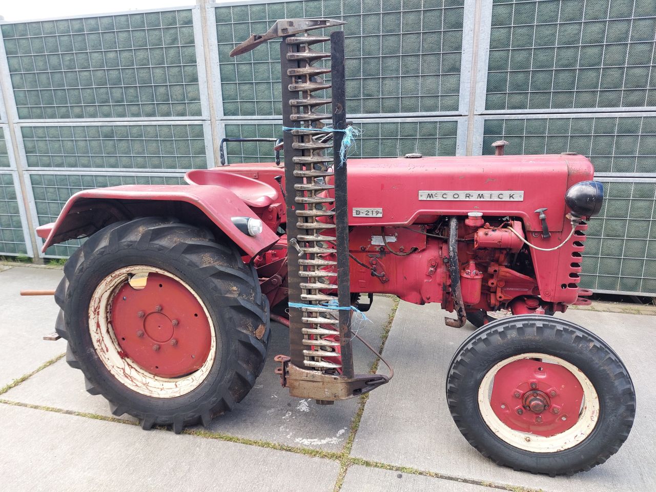 Mc Cormick D-219 Oldtimer met maaibalk I.G.ST