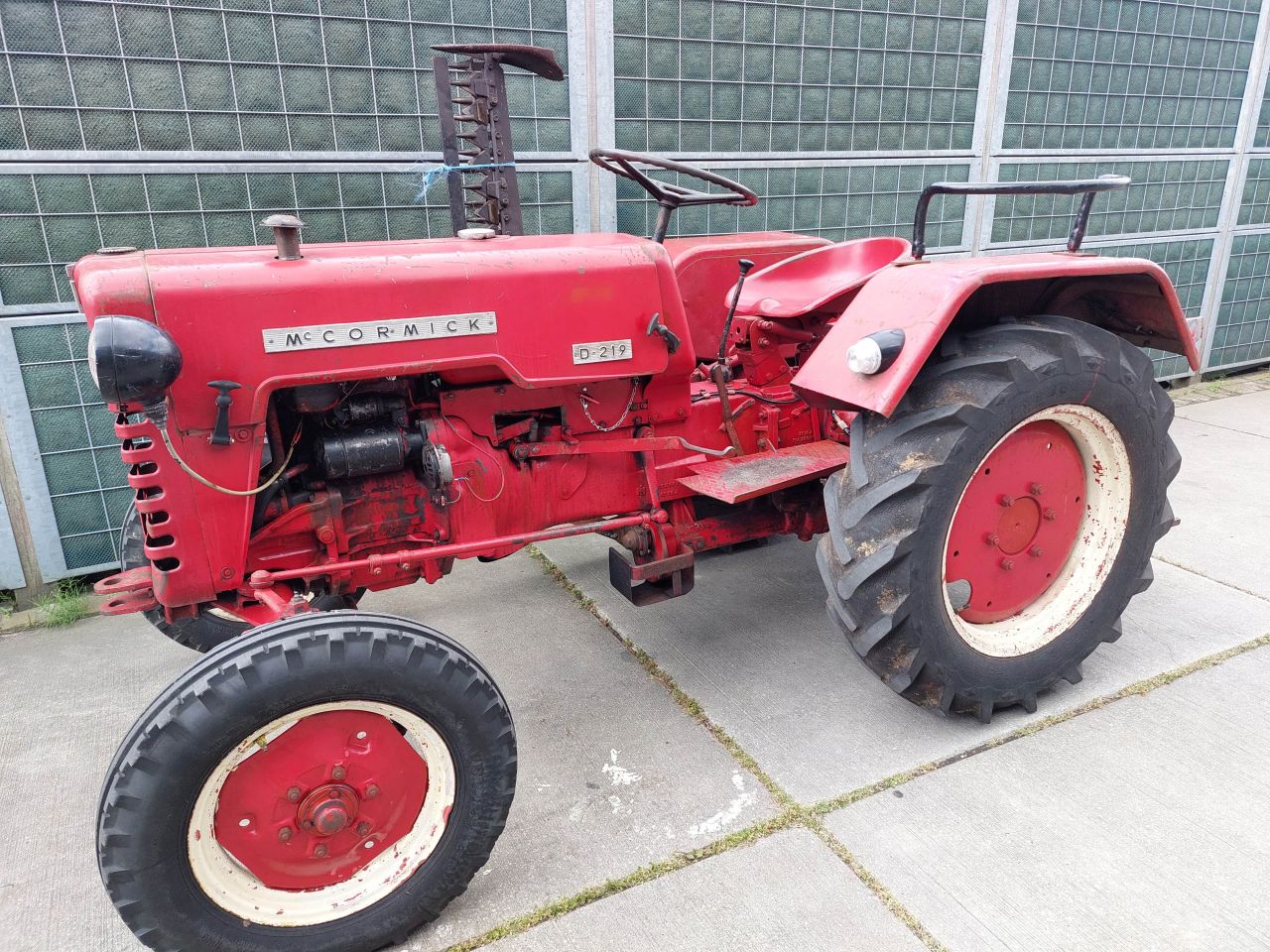 Mc Cormick D-219 Oldtimer met maaibalk I.G.ST