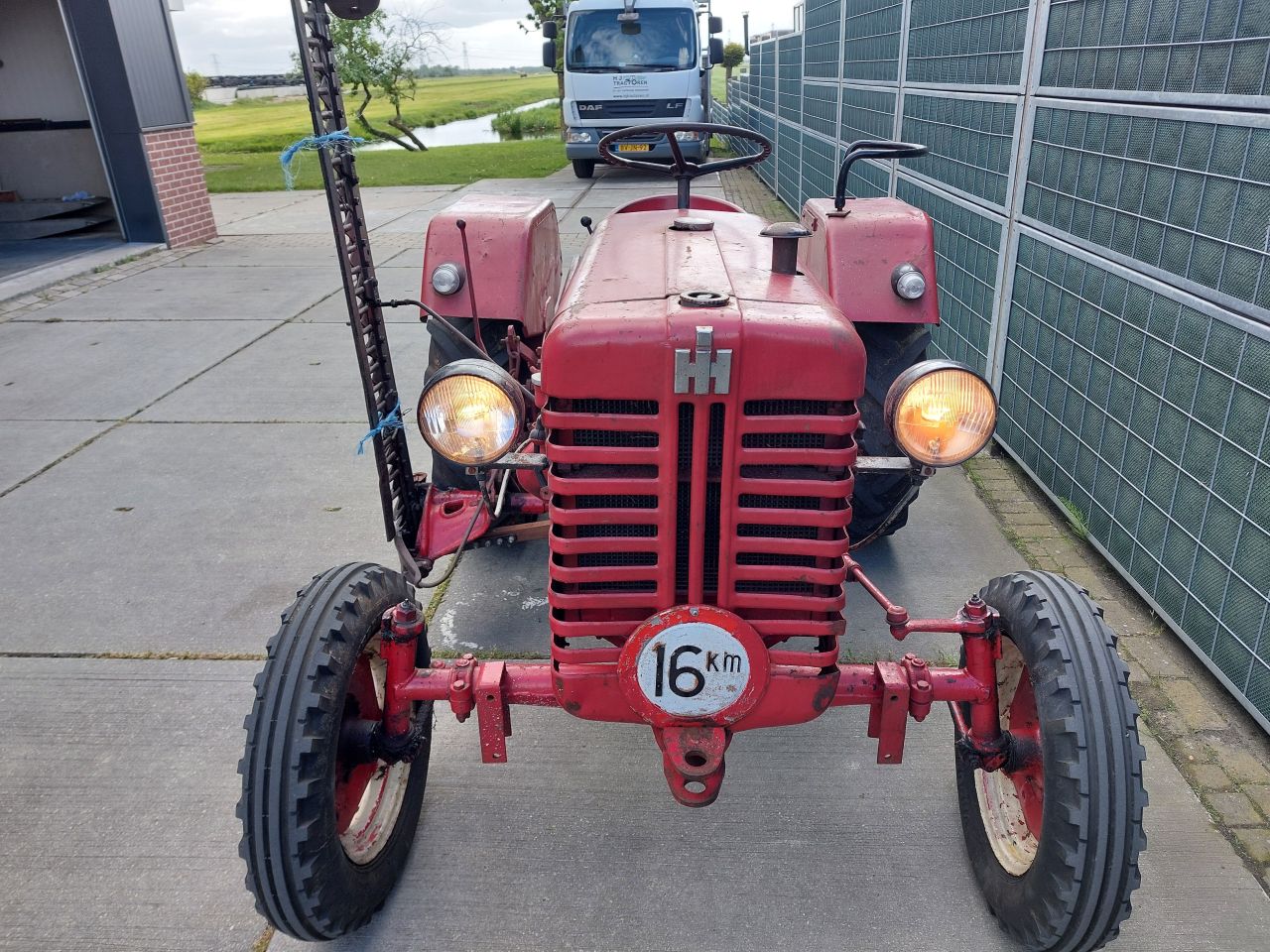 Mc Cormick D-219 Oldtimer met maaibalk I.G.ST