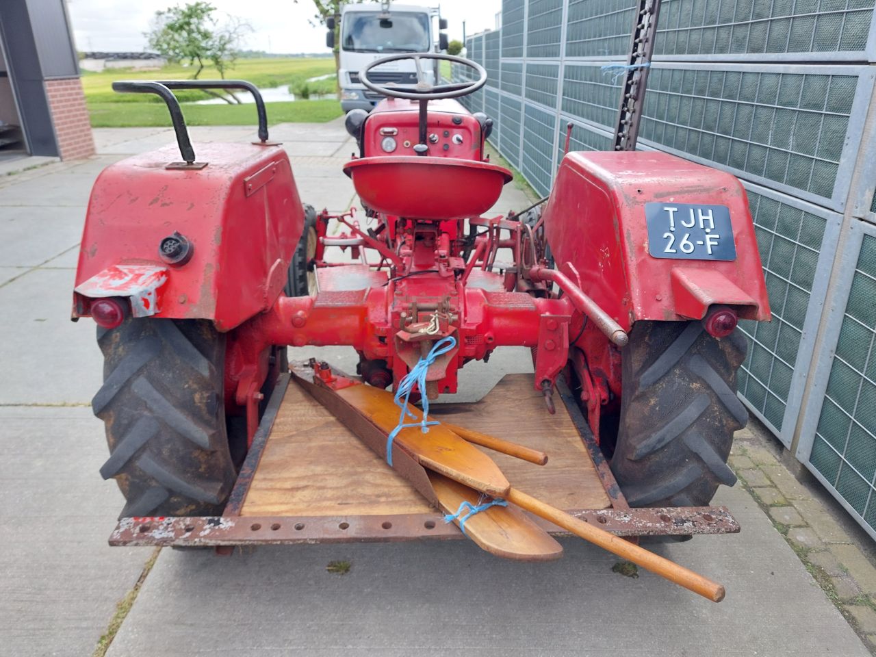 Mc Cormick D-219 Oldtimer met maaibalk I.G.ST