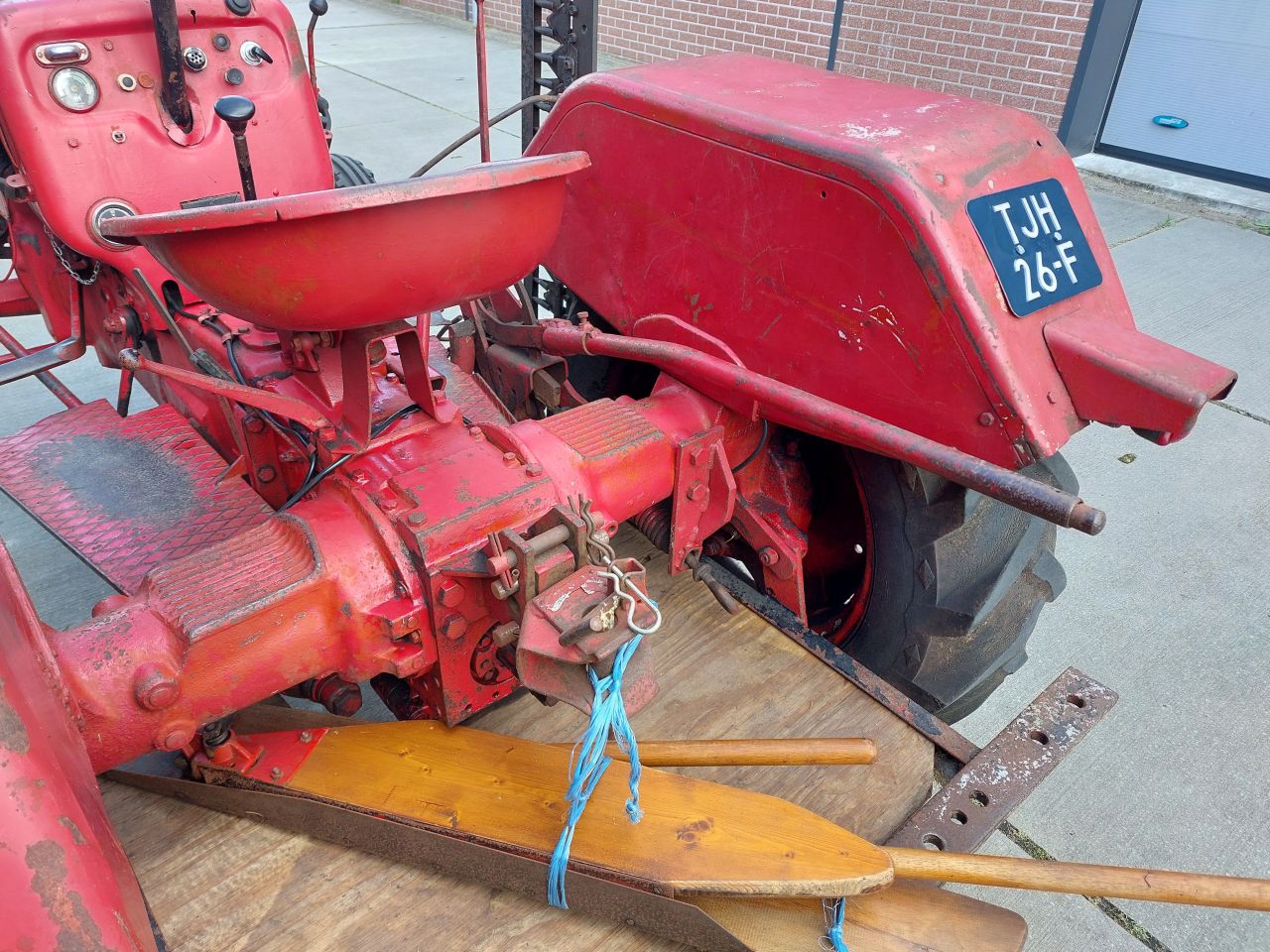 Mc Cormick D-219 Oldtimer met maaibalk I.G.ST