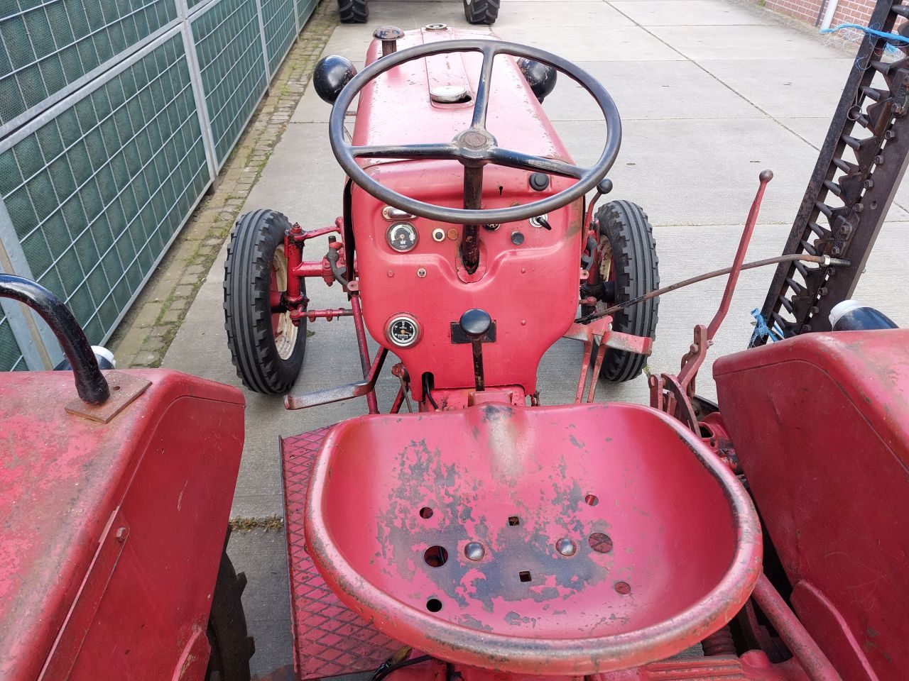 Mc Cormick D-219 Oldtimer met maaibalk I.G.ST