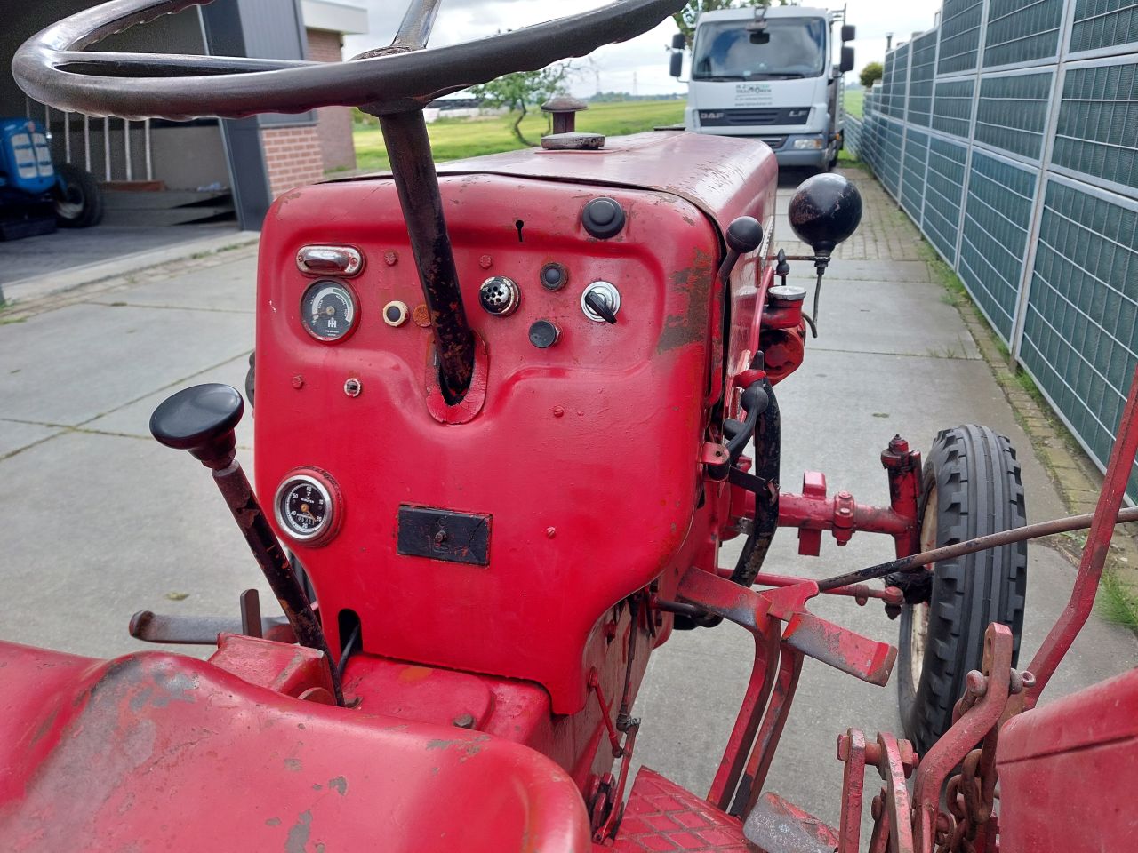 Mc Cormick D-219 Oldtimer met maaibalk I.G.ST