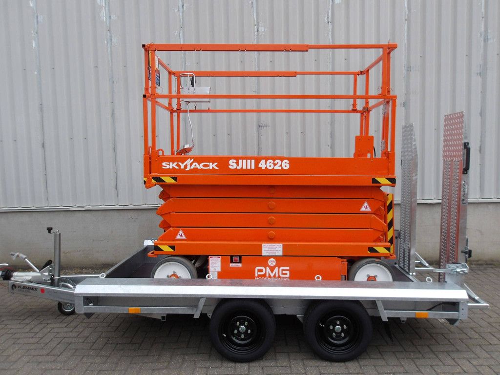 Skyjack SJ4626 Scissor Lift 9.92m Electric 2016 on Vlemmix Transport Trailer