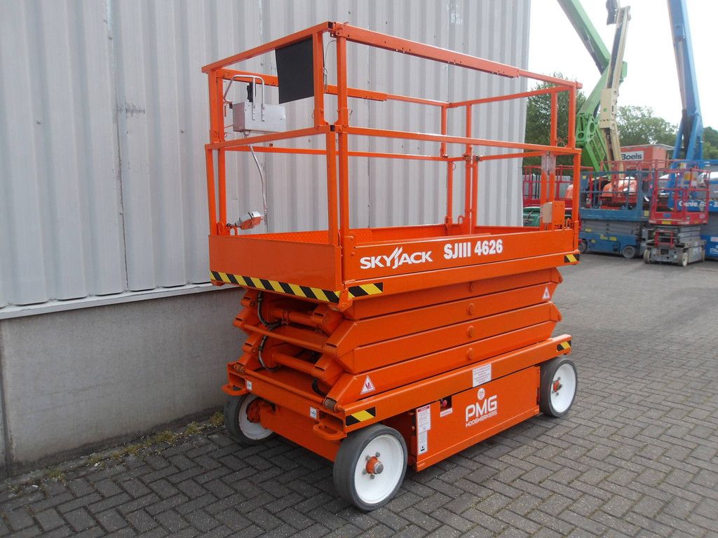 Skyjack SJ4626 Scissor Lift 9.92m Electric 2016 on Vlemmix Transport Trailer