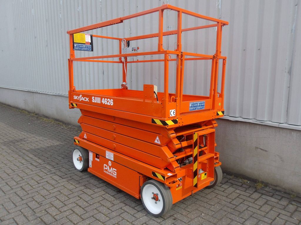 Skyjack SJ4626 Scissor Lift 9.92m Electric 2016 on Vlemmix Transport Trailer