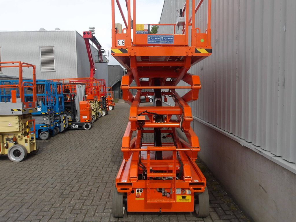 Skyjack SJ4626 Scissor Lift 9.92m Electric 2016 on Vlemmix Transport Trailer