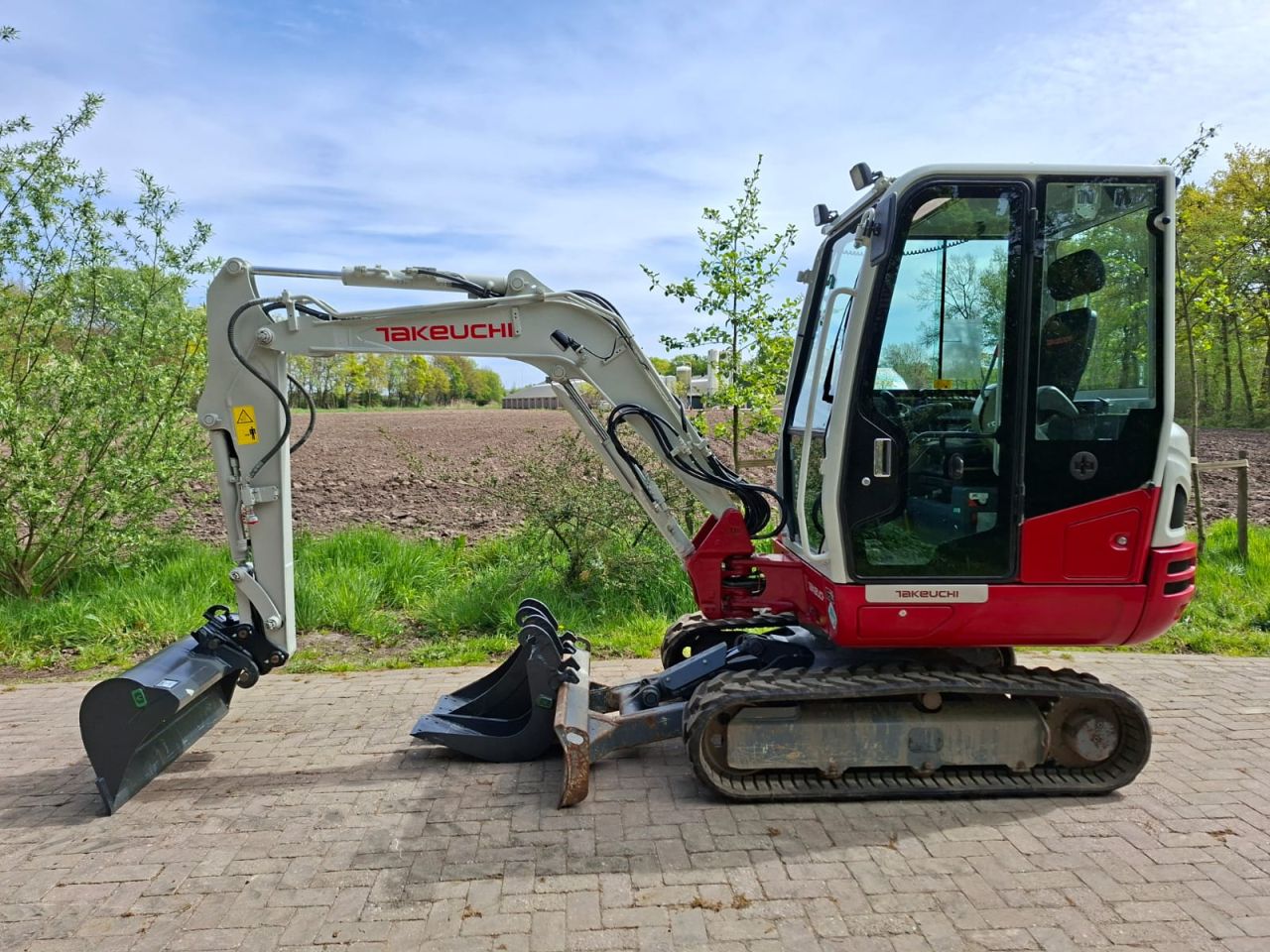 Takeuchi TB230 | bj 2020 | 2196uur | 3 bakken