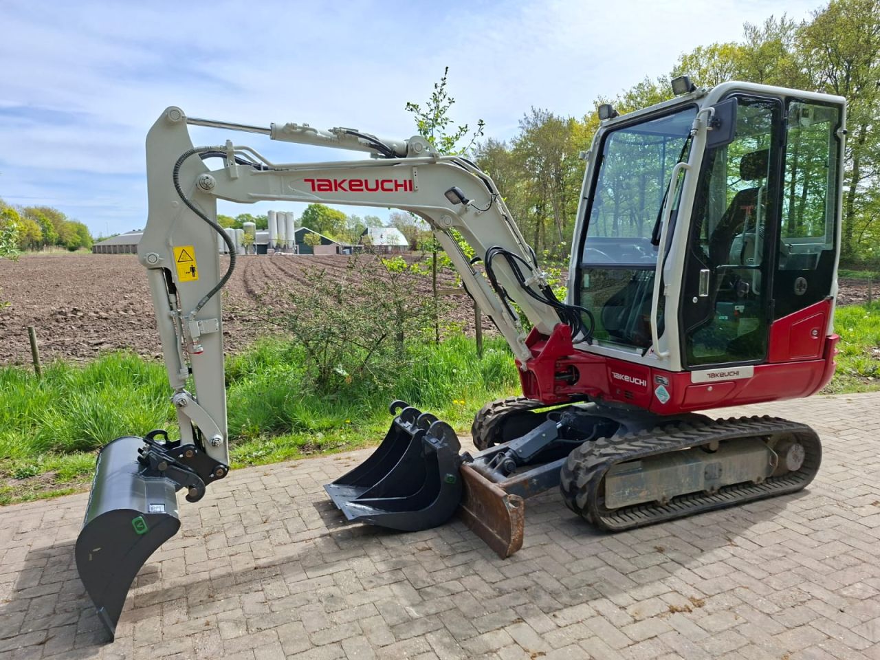 Takeuchi TB230 | bj 2020 | 2196uur | 3 bakken