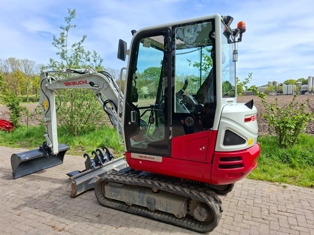 Takeuchi TB230 | bj 2020 | 2196uur | 3 bakken