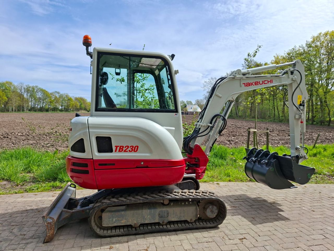 Takeuchi TB230 | bj 2020 | 2196uur | 3 bakken