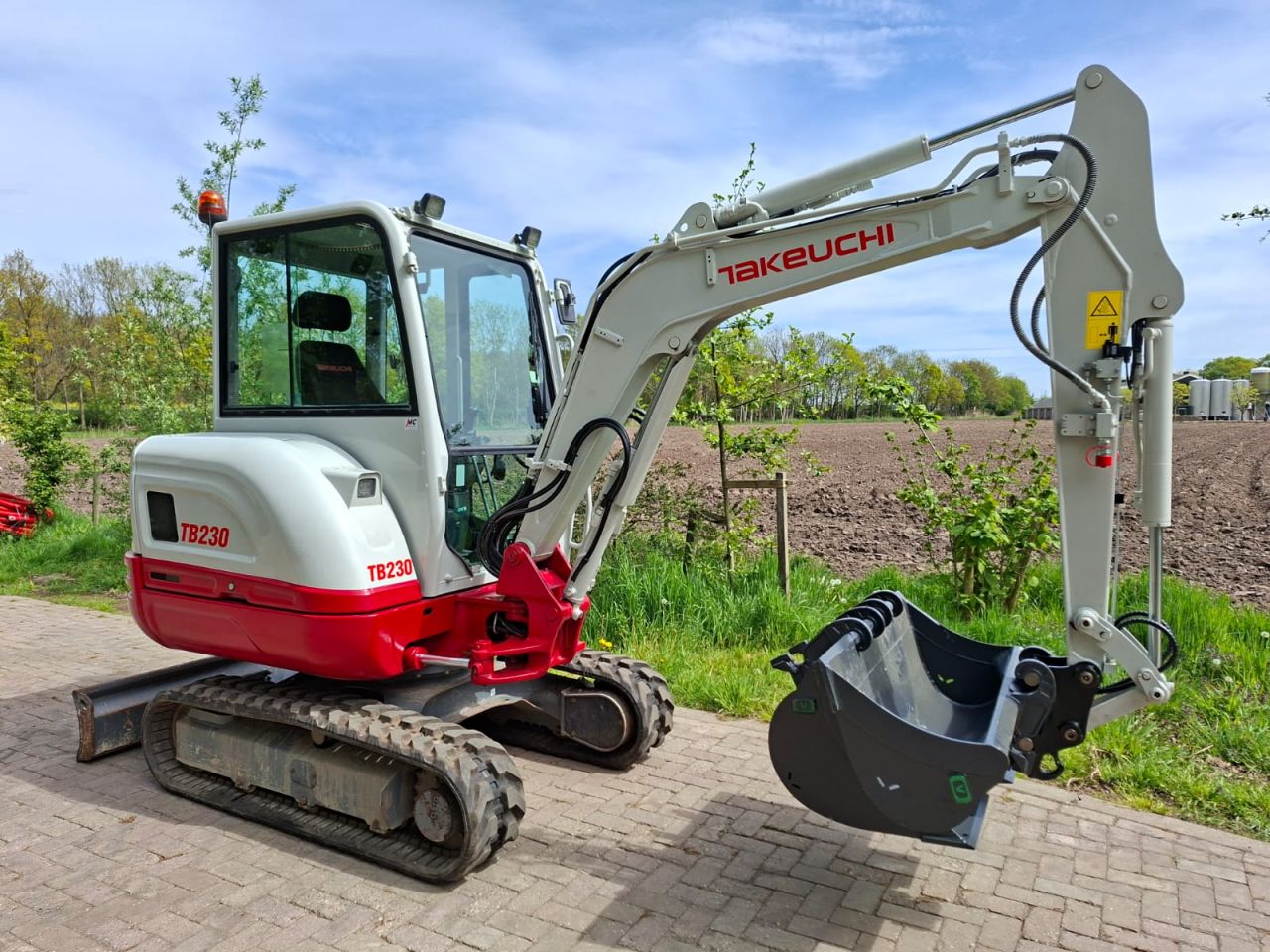 Takeuchi TB230 | bj 2020 | 2196uur | 3 bakken