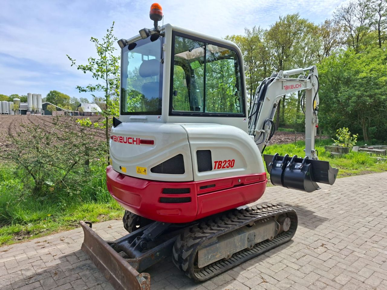 Takeuchi TB230 | bj 2020 | 2196uur | 3 bakken
