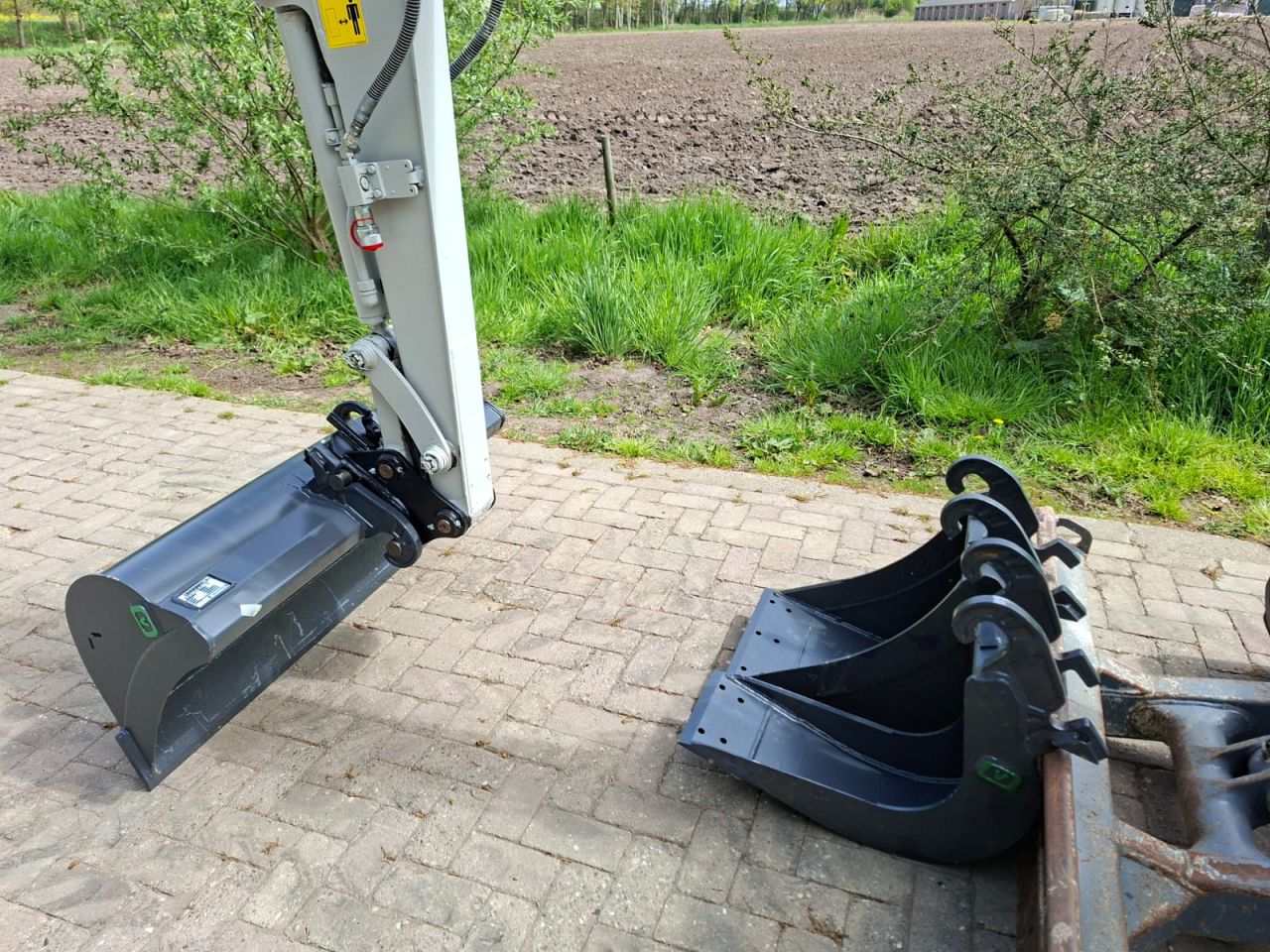Takeuchi TB230 | bj 2020 | 2196uur | 3 bakken