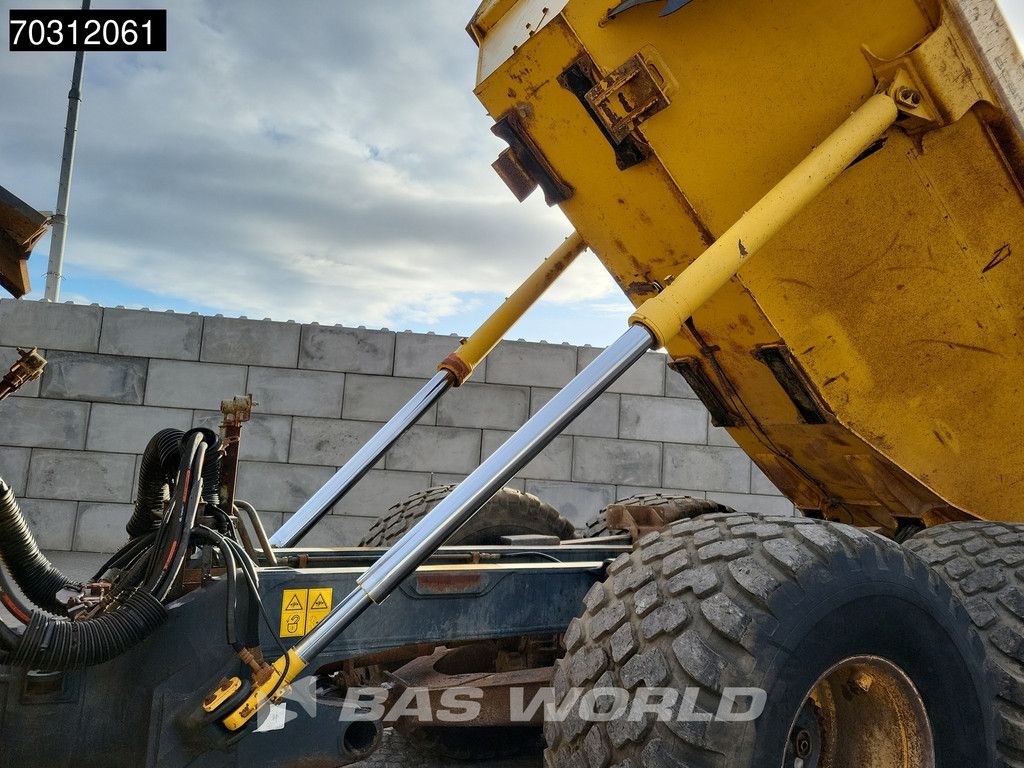 Komatsu HM300-2