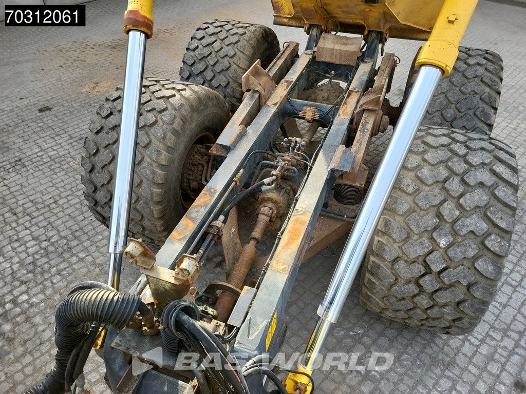 Komatsu HM300-2