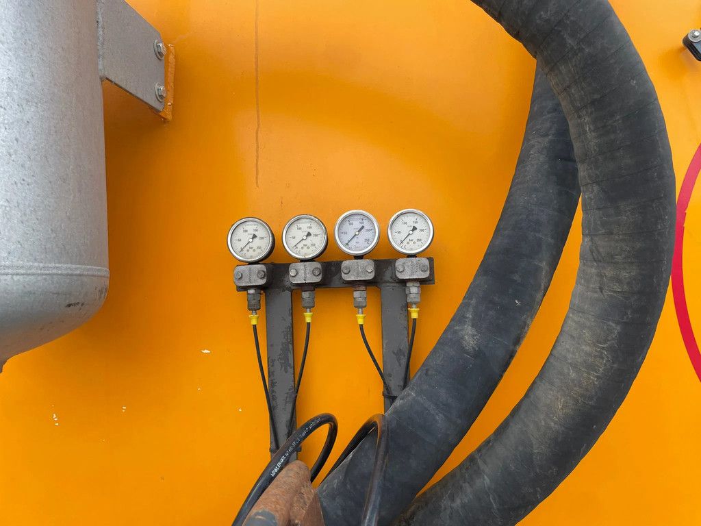 Veenhuis HDG 14000 Bemestertank + bemester Turbovuller Kenteken