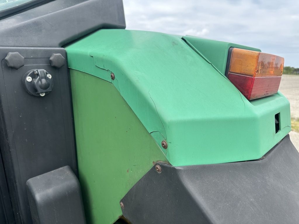 John Deere 6100