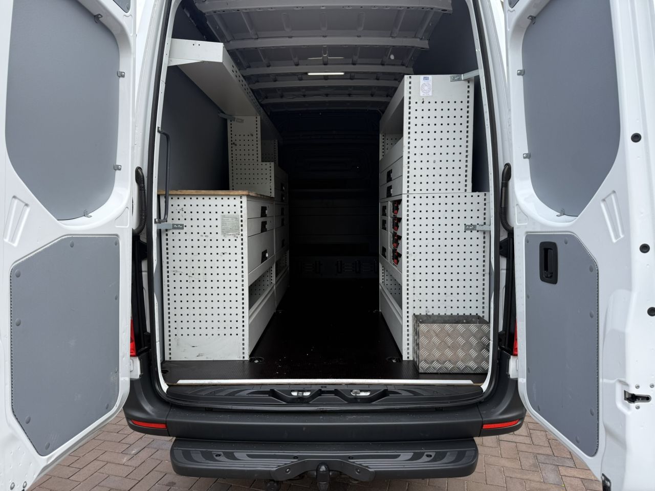 Mercedes Sprinter service bus bedrijfswagen inrichting trekhaak