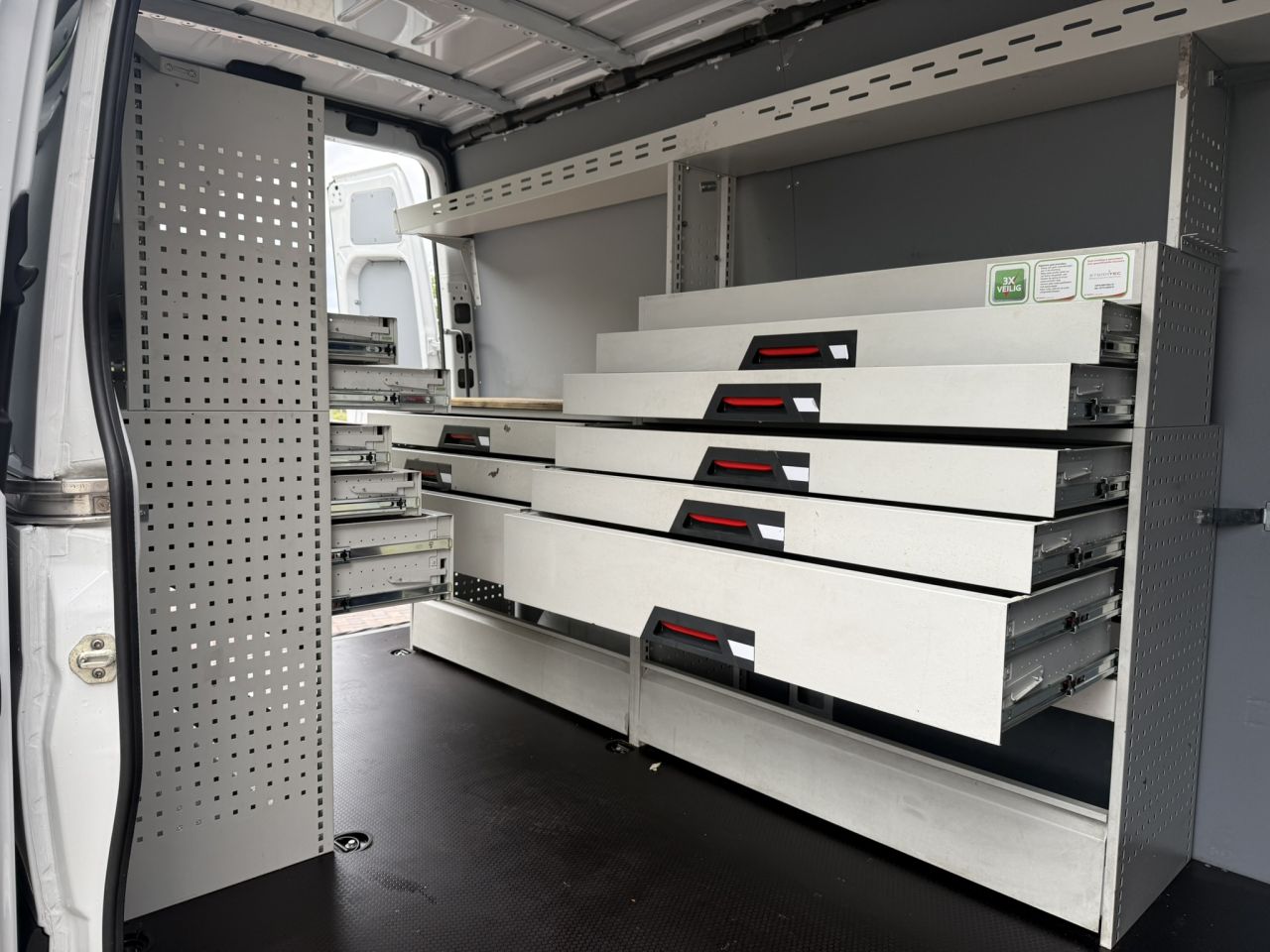 Mercedes Sprinter service bus bedrijfswagen inrichting trekhaak