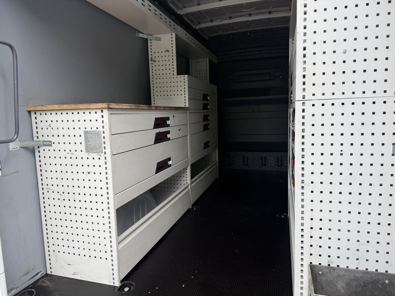 Mercedes Sprinter service bus bedrijfswagen inrichting trekhaak