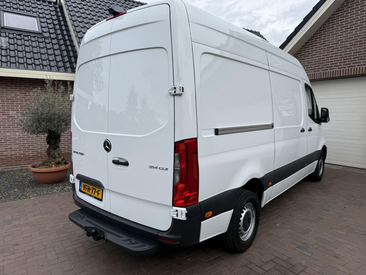 Mercedes Sprinter service bus bedrijfswagen inrichting trekhaak