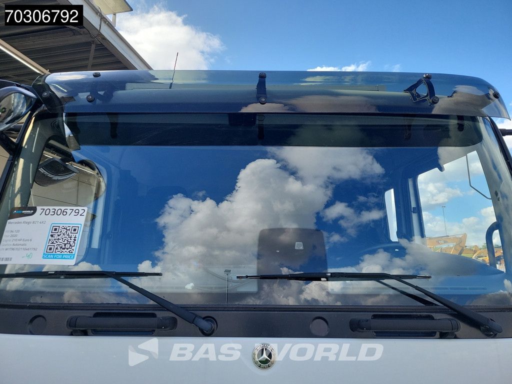 Mercedes Atego 821 4X2 8tonner Automatic crewcab 6 seats 1000kg Ladebordwand Euro 6