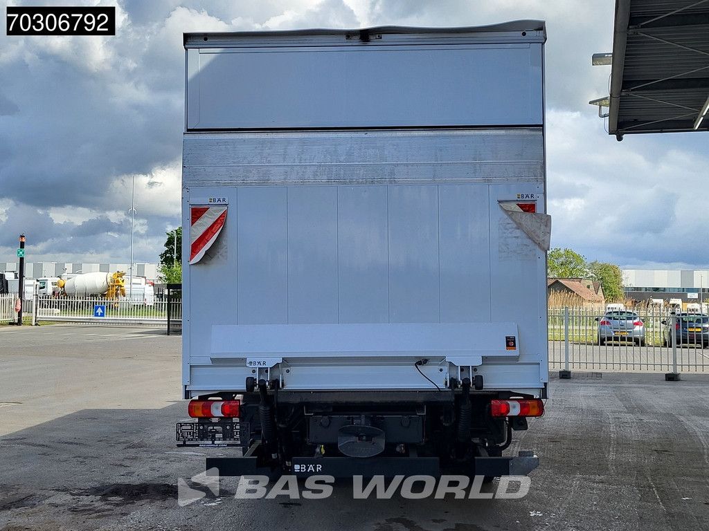 Mercedes Atego 821 4X2 8tonner Automatic crewcab 6 seats 1000kg Ladebordwand Euro 6