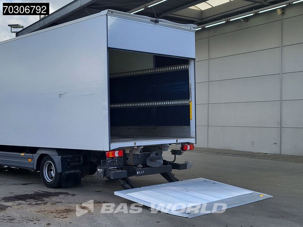 Mercedes Atego 821 4X2 8tonner Automatic crewcab 6 seats 1000kg Ladebordwand Euro 6