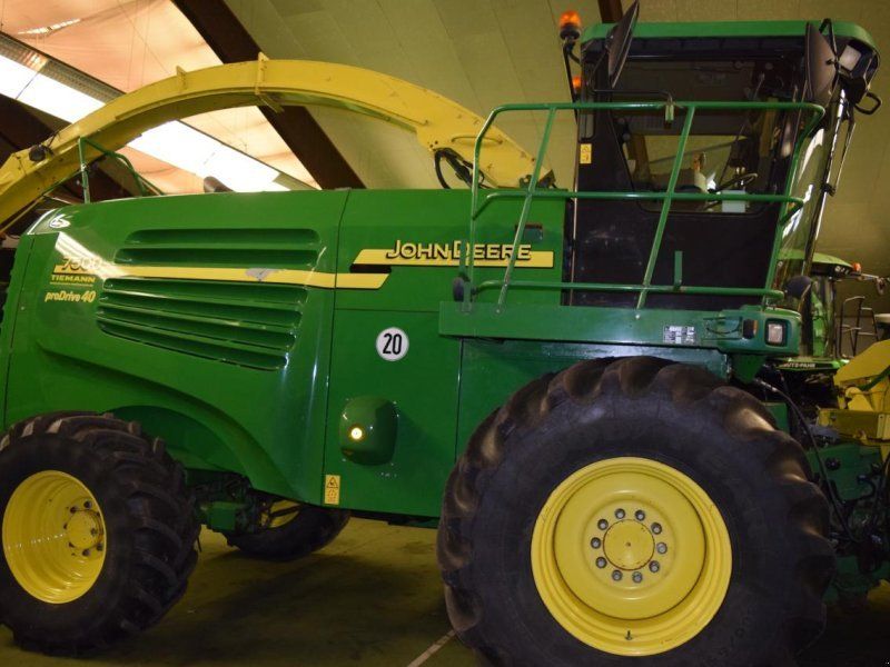 John Deere 7400