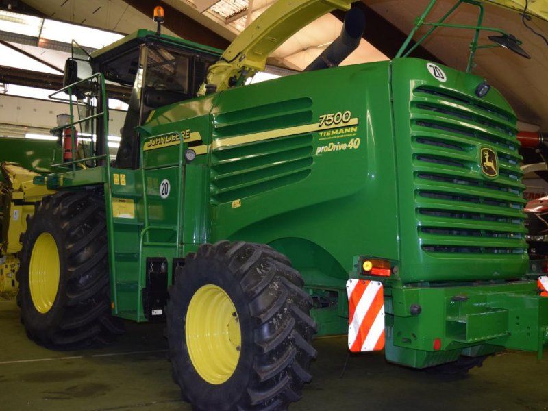 John Deere 7400