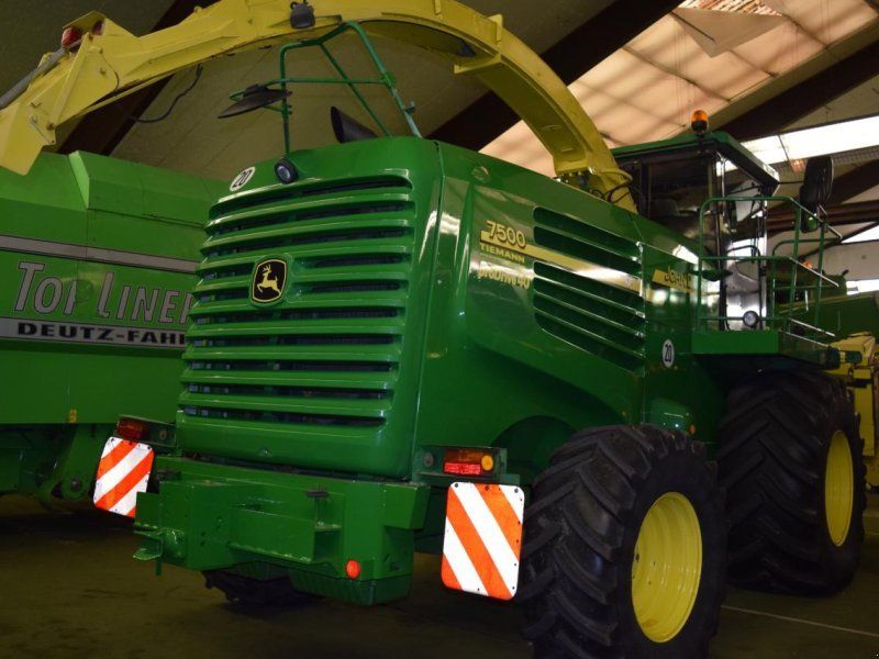 John Deere 7400