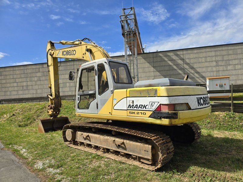 Kobelco SK210