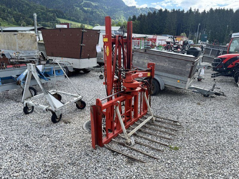 Kuhn Siloblockschneider mit Hubgerüst