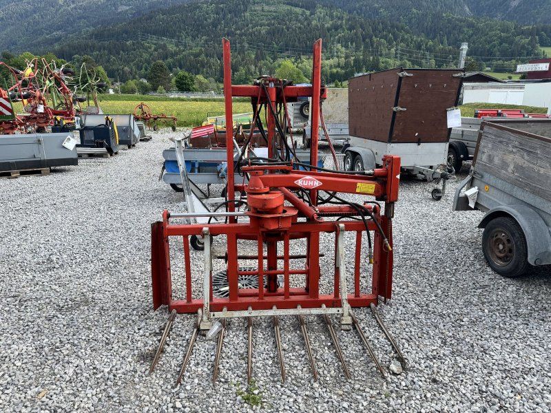 Kuhn Siloblockschneider mit Hubgerüst