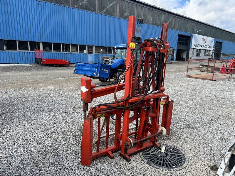 Kuhn Siloblockschneider mit Hubgerüst