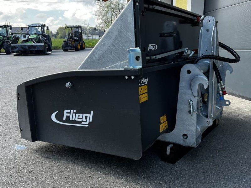 Fliegl Heck und Hochkippschaufel Gigant 2000
