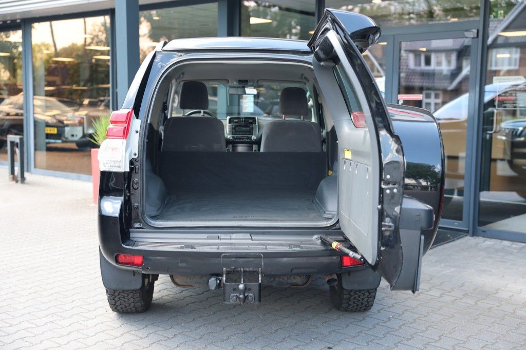 Toyota Landcruiser 150 3.0 D-4D 3DRS LX A/T VAN MARGE