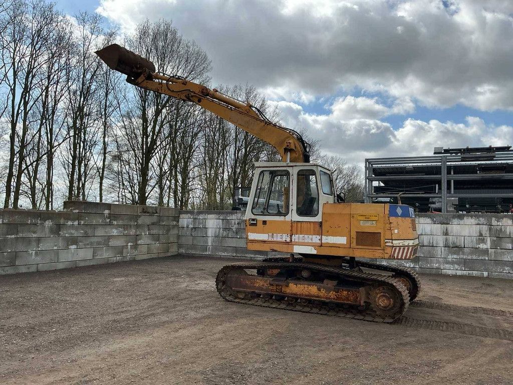 Crawler excavator Liebherr R900B Diesel 1988