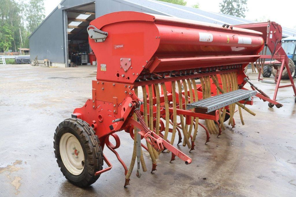 Seeding machine Maschio S Maria 300 2011
